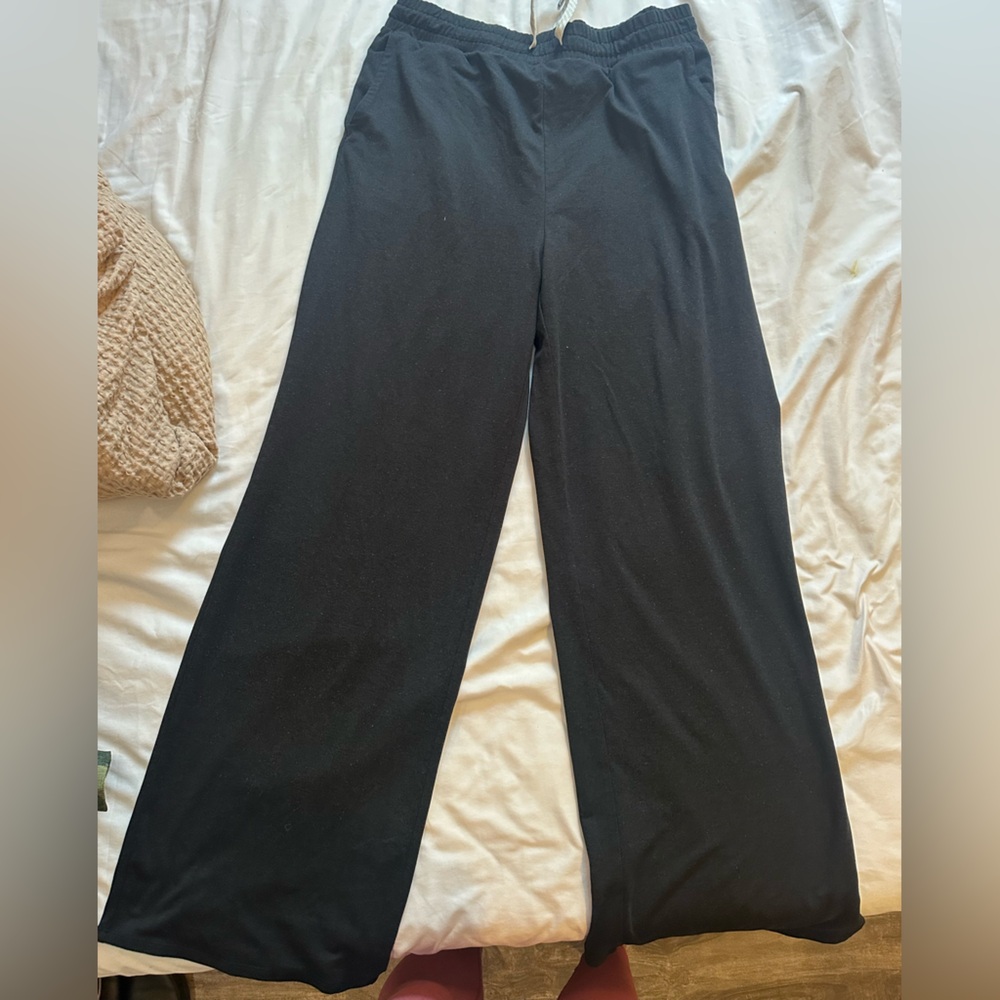Vuori wife leg Black sweats
